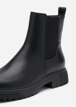 CLOU, Boots