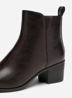CLOU, Boots
