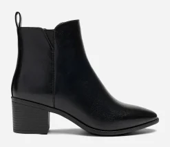 CLOU, Boots