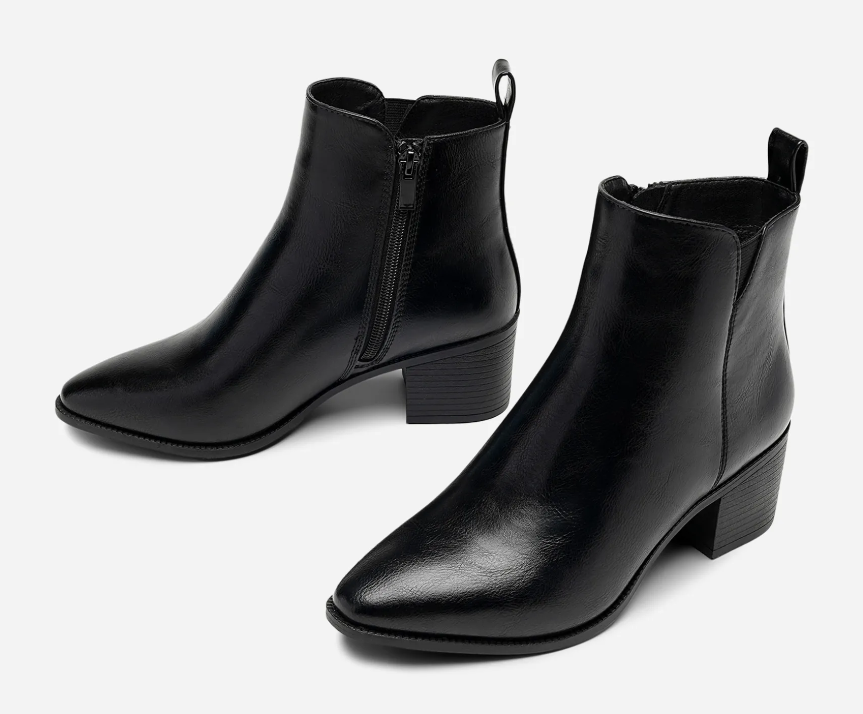 CLOU, Boots