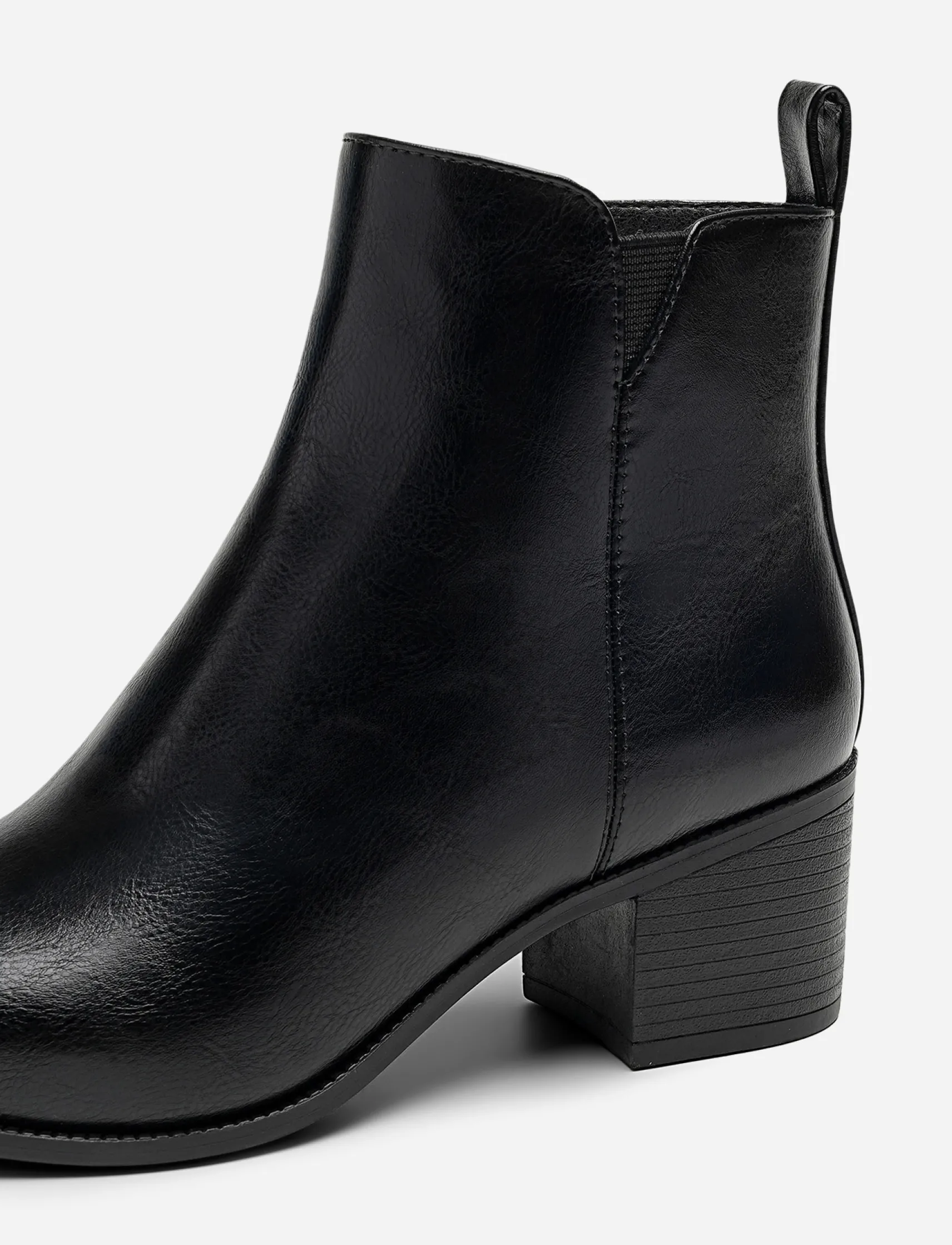 CLOU, Boots
