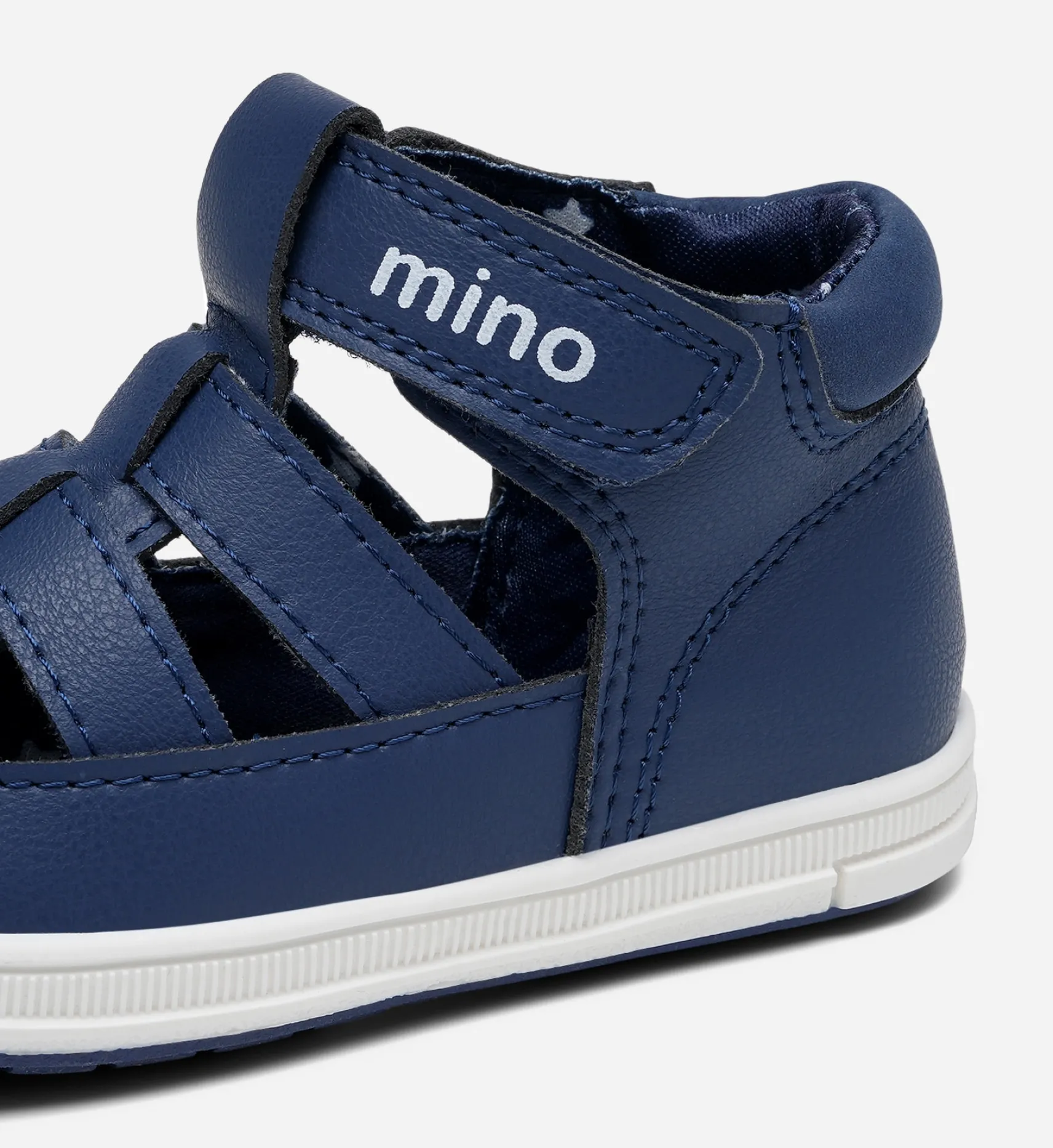 Mino, Sandal med täckt tå