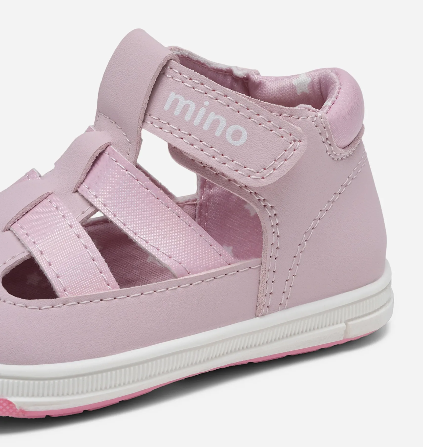 Mino, Sandal med täckt tå