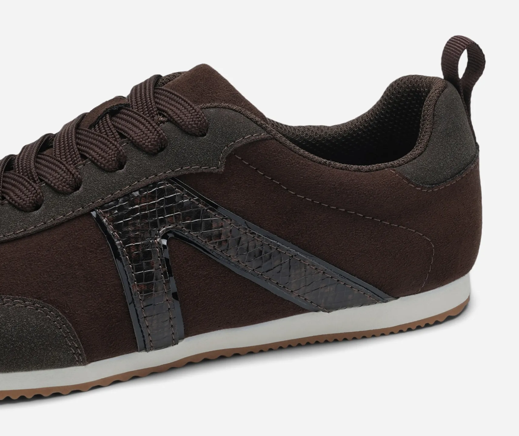 VOX, Sneakers