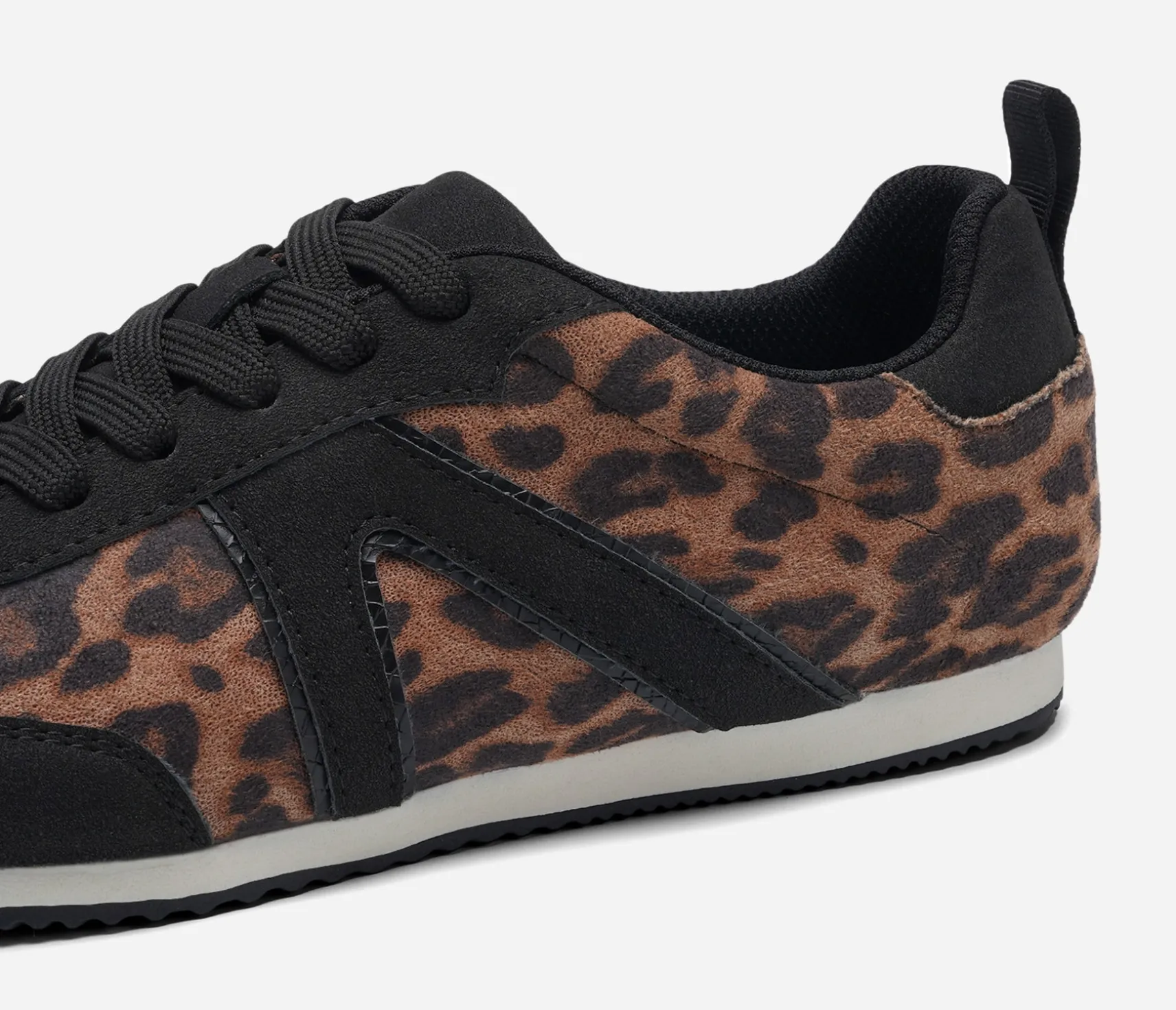 VOX, Sneakers