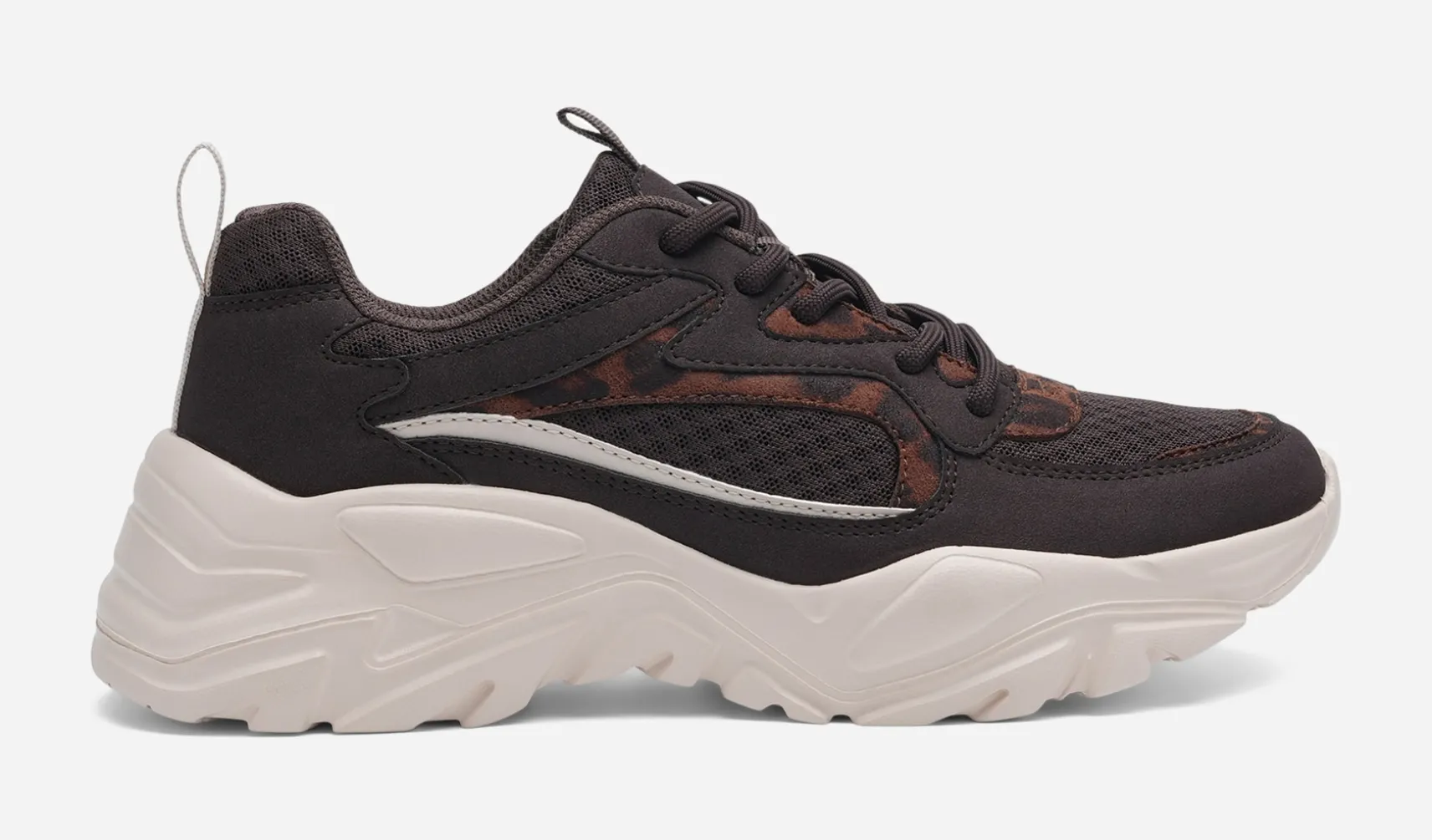 VOX, Sneakers