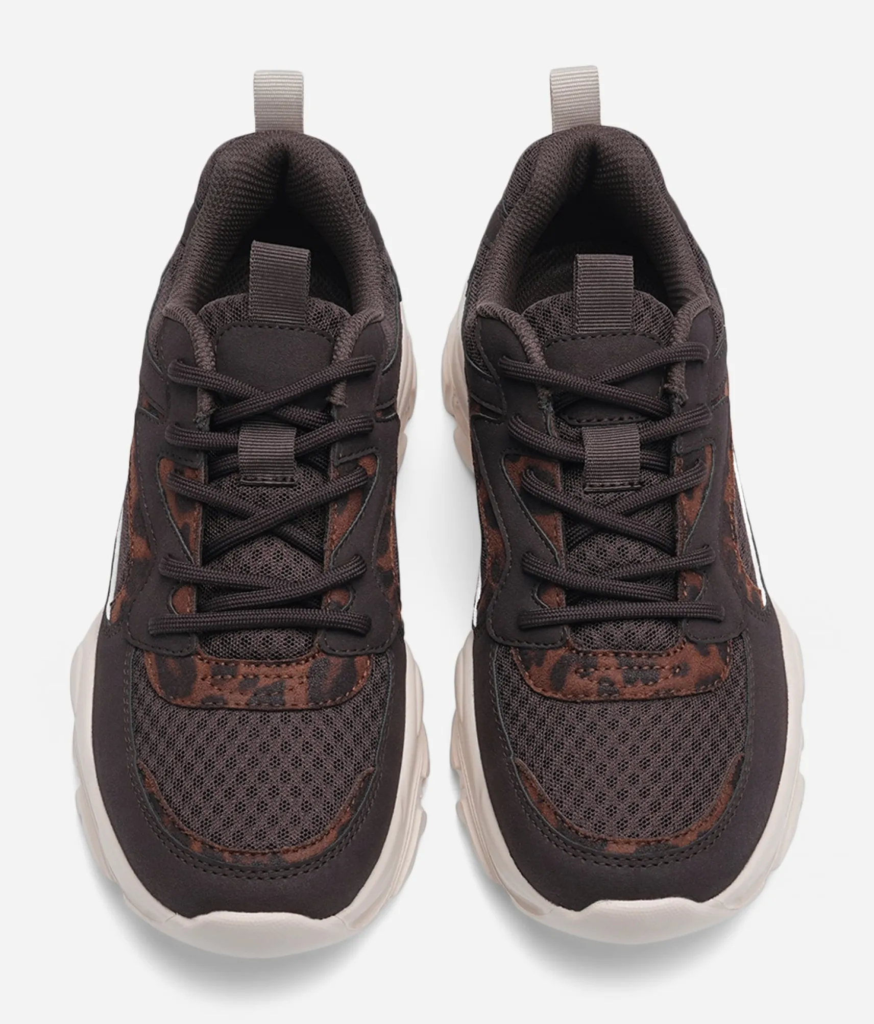 VOX, Sneakers
