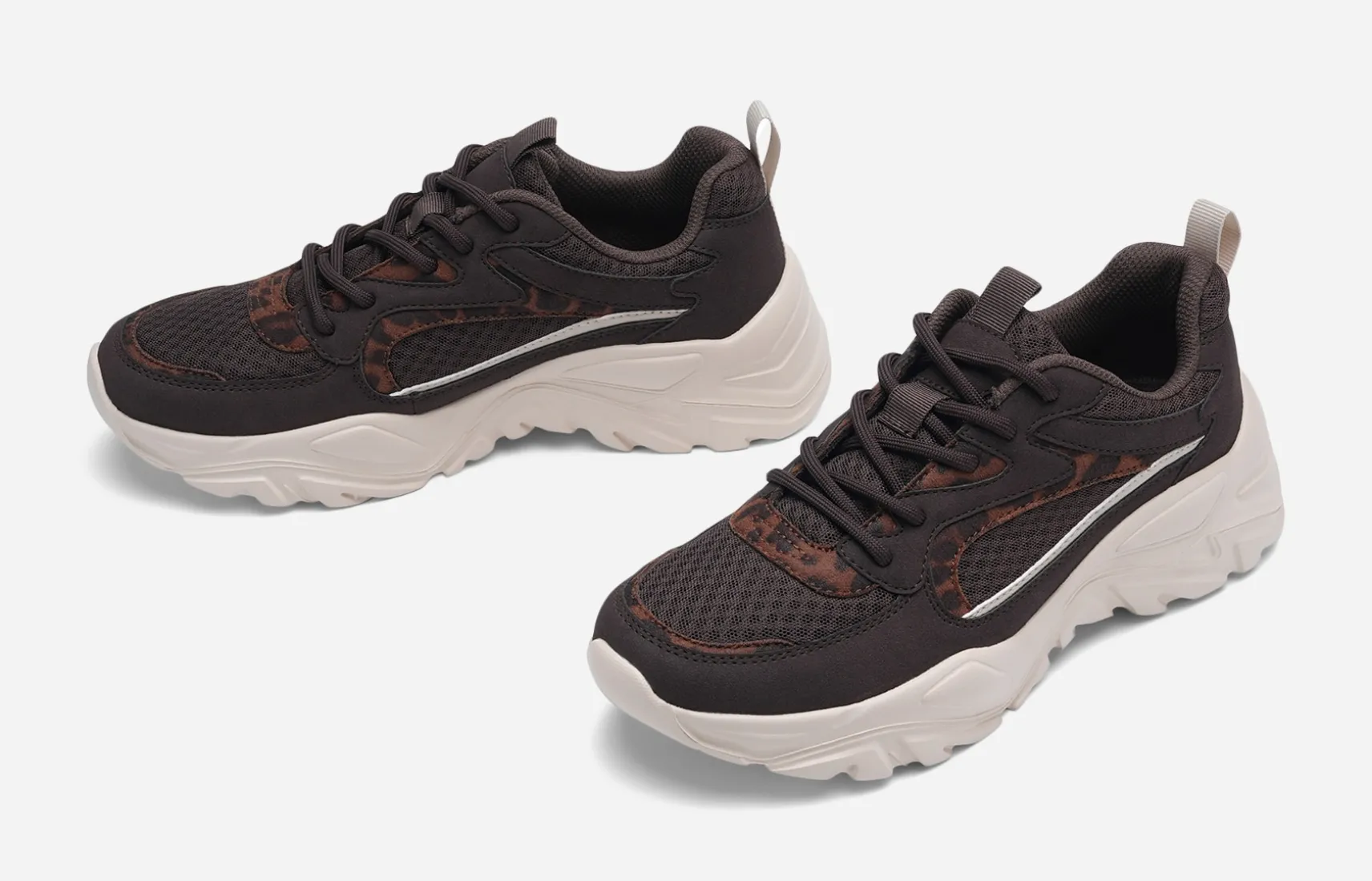 VOX, Sneakers