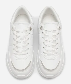 VOX, Sneakers
