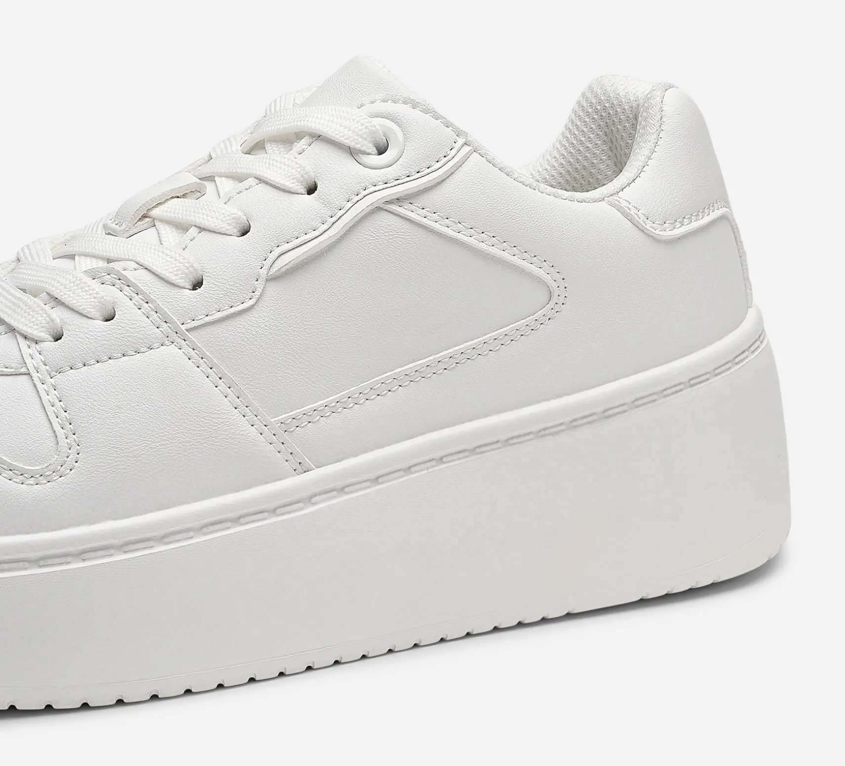 VOX, Sneakers