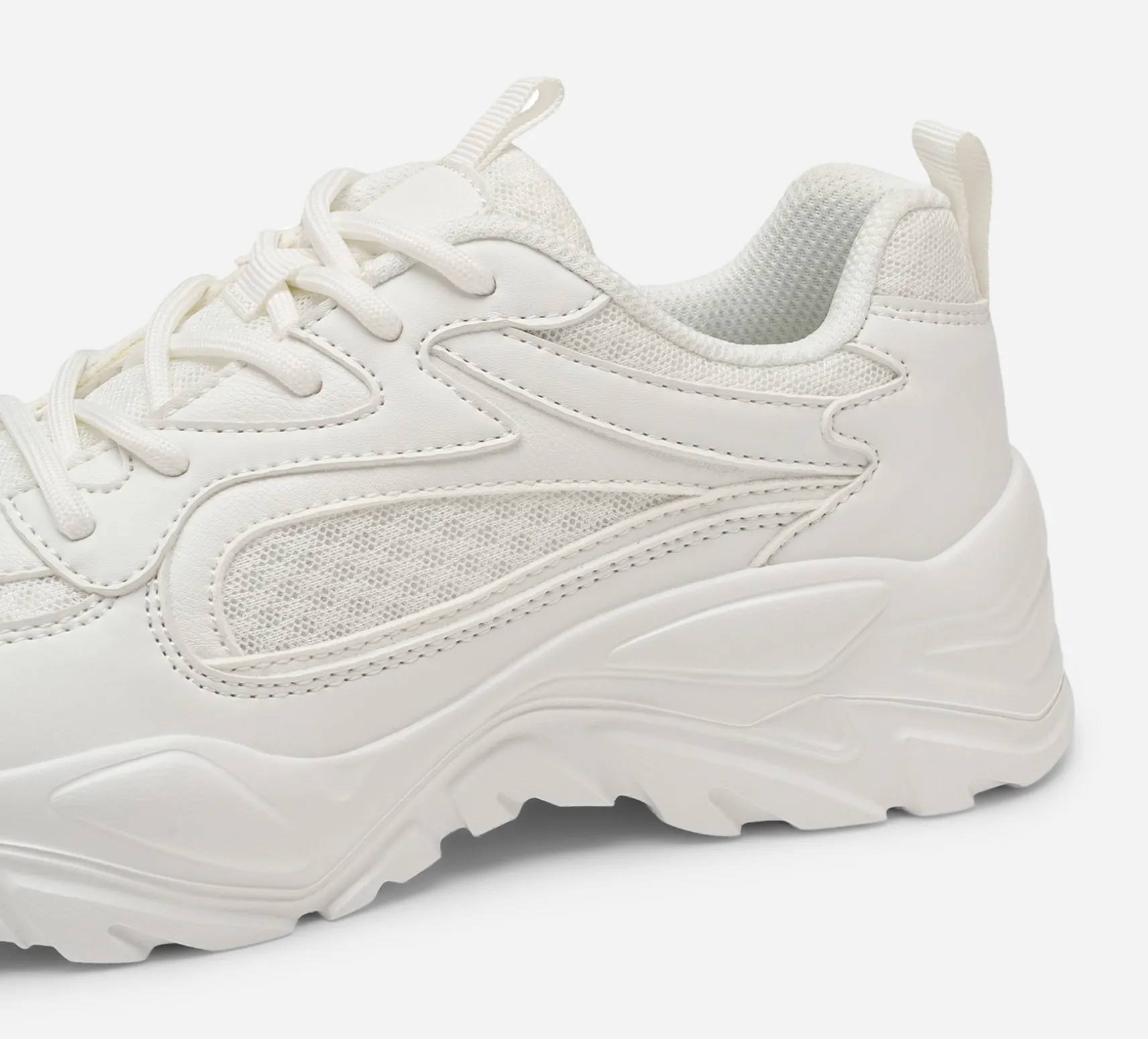 VOX, Sneakers