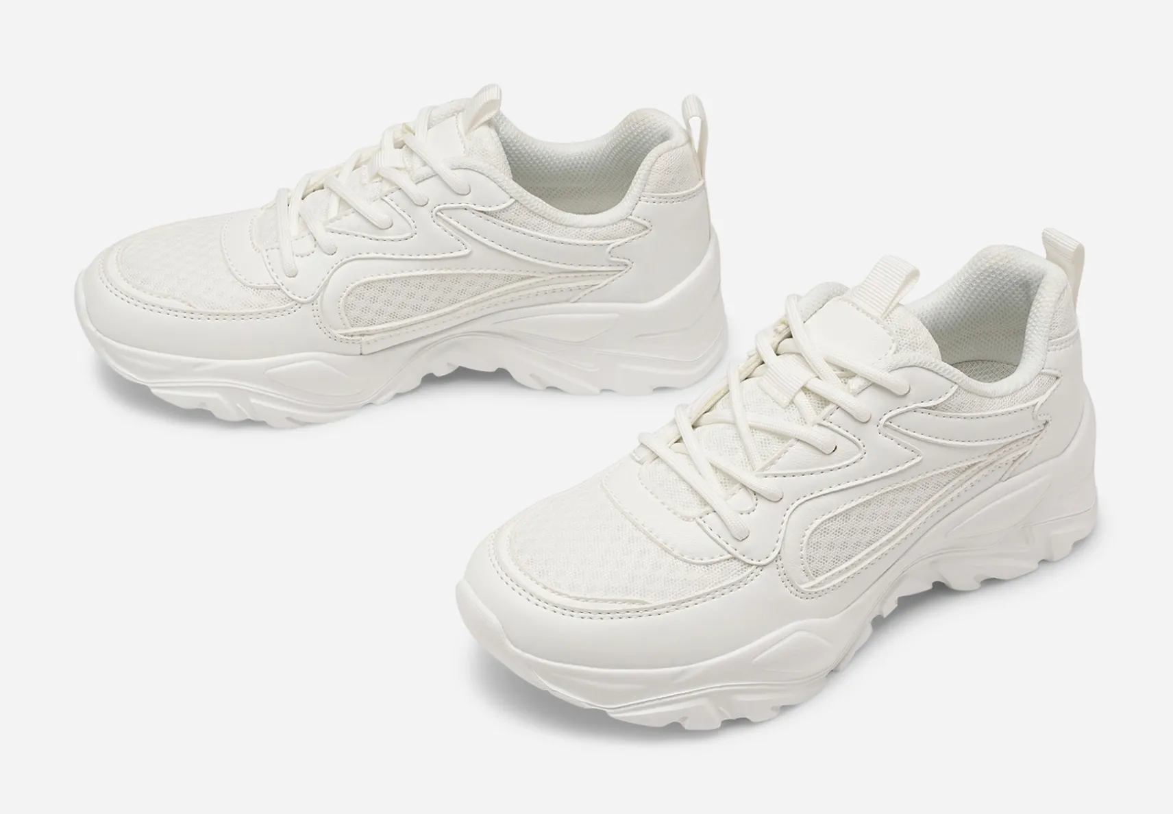 VOX, Sneakers