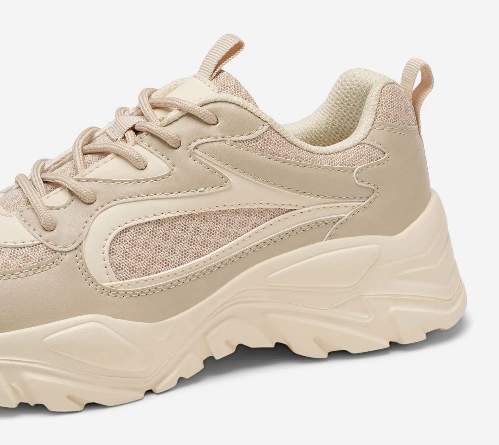VOX, Sneakers